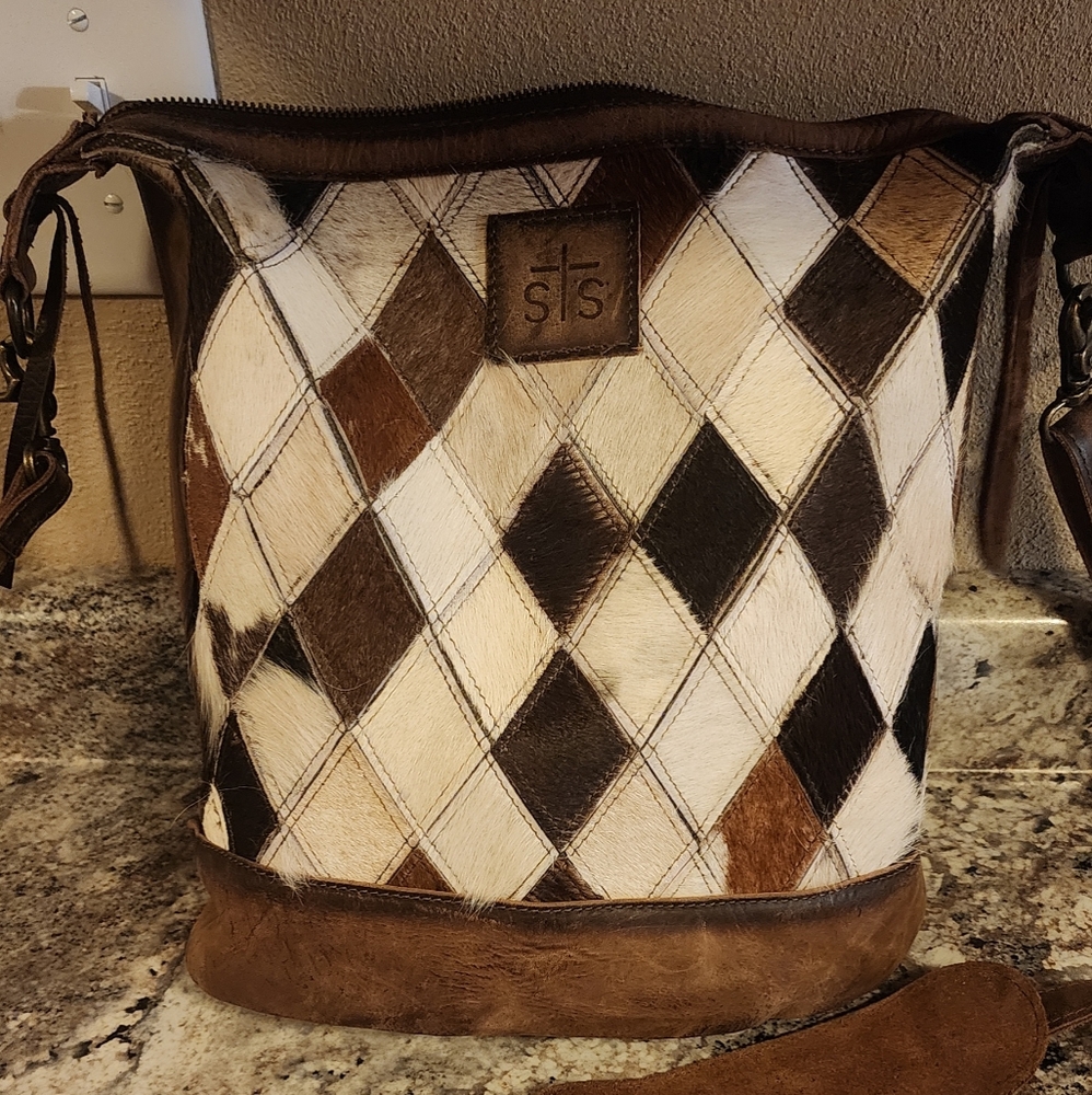 STS conceal and carry cowhide crossbody purse.